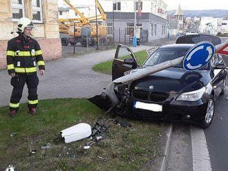 Jednotka ze stanice Teplice zasahovala u dopravní nehody osobního automobilu, který narazil do…