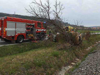 Mezi obcemi Nevojice a Bučovice na silnici 50 zasahují jednotky u dopravní nehody 2 osobních…