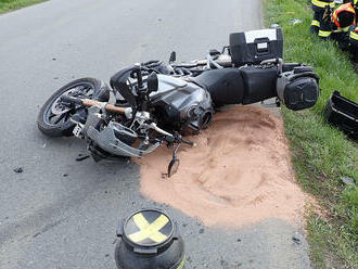 K nehodě motocyklu a osobního auta na Vsetínsku letěl vrtulník, ke střetu došlo u obce Střítež