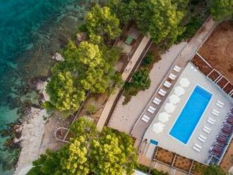 Ostrov Hvar na pláži v 4* Labranda Senses Resort s all inclusive + animácie, bazén a dieťa zadarmo.