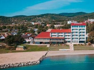 Hotel Glamour Kaluža sa nachádza na brehu Zemplínskej Šíravy. Ponúka celý rad voľnočasových aktivít.