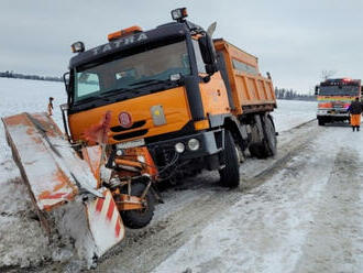 K nehodě sypače s radlicí v obci Štáblovice vyjely dvě jednotky Hasičského záchranného sboru…