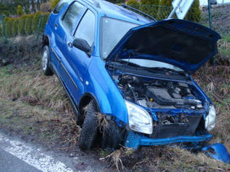 Na silnici č. 304 havaroval osobní automobil, který vyjel mimo vozovku do příkopu v obci Hořičky.…