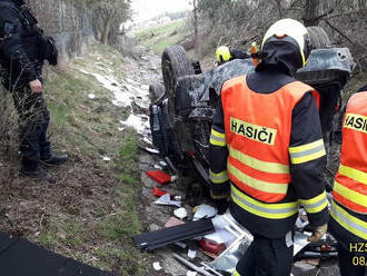 Na 122. kilometru dálnice D5 ve směru do Rozvadova havaroval osobní automobil, jeden člověk byl…