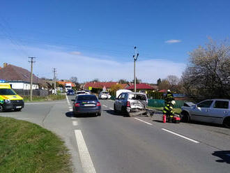 Nehoda tří aut v Podolí I. se obešla bez vyproštění