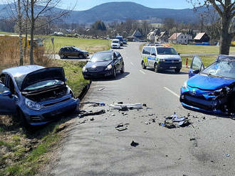 Hasiči ze stanice HZS Liberec zasahovali u dopravní nehody dvou osobních automobilů v Ostašovské…