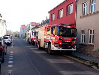 Jednotka ze stanice Chomutov vyjela do Kmochovy ulice v Chomutově, odkud byl hlášen stoupající kouř…