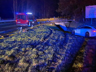 Dobrovolní hasiči Libouchec a policisté vyjeli ve čtvrtek v pozdních nočních hodinách k dopravní…