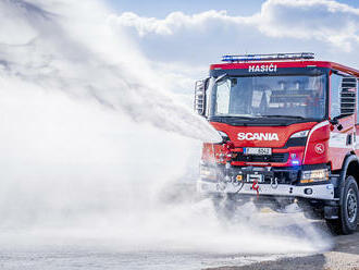 Nová Scania dorazila do Prusinovic, cisternu se stálým pohonem všech kol pro hasiče vyrobila firma KOBIT – THZ