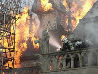 Film o požáru Notre-Dame: Chrliče soptily žhavé olovo, ostraha se nemohla dovolat