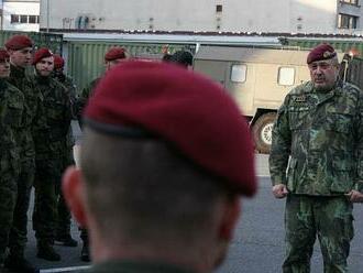 Chrudimští výsadkáři ráno odjeli na obrannou misi NATO na Slovensko