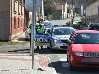 Školačku srazilo v Neprobylicích auto. Letěl pro ni vrtulník