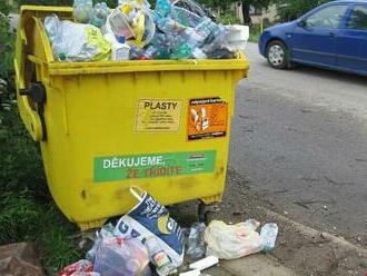 Recyklace plastových obalů nepomáhá. Většina Čechů je pro zálohovací systém