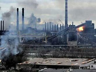 Tvrdé boje o Mariupol pokračují. Ocelárny Azovstal jsou po bombardování zničené