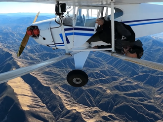 Youtuber nechal úmyslně havarovat letadlo. Přišel o pilotní licenci