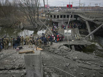 Zničené cesty a mosty na Ukrajine sú veľkým problémom, môžu brzdiť dodávky humanitárnej pomoci