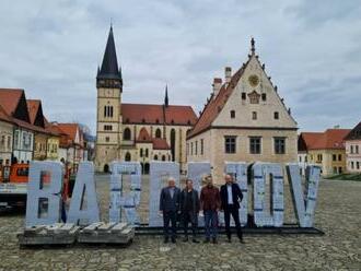 Bardejov zdobí nadrozmerný mobilný nápis, cieľom je propagácia historického mesta