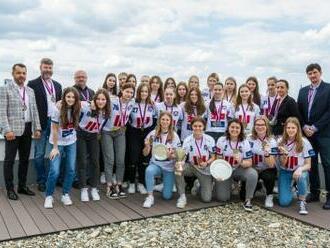 Olomoucký florbal slaví. Náměstek Zácha sportovkyním blahopřál osobně