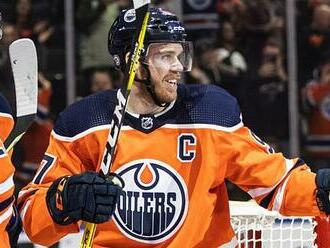 McDavid obhájil Art Ross Trophy, Matthews top střelcem. Čechům vládl Pastrňák