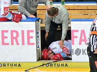 Divočina na Sparte. Hráča Třinca zranila minca, Dravecký schytal od obra