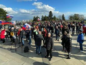 Smer protestoval na Slavíne 'proti vojnovým štváčom vo vláde'