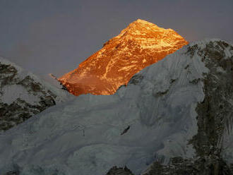 Mount Everest má prvú tohtoročnú obeť - skúseného horolezca