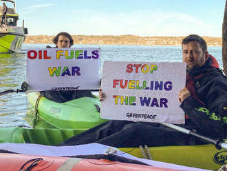 Aktivisti Greenpeace sa pokúsili zablokovať tanker s ruskou ropou