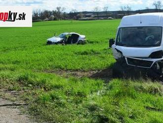 Vážna dopravná nehoda neďaleko Tornale: Museli zasahovať aj leteckí záchranári