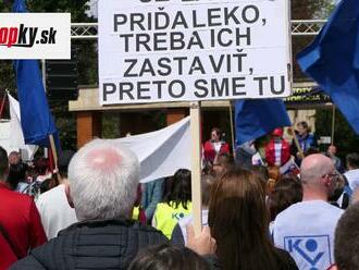 FOTO Protestné zhromaždenie v Žiline: OZ Kovo pripravuje generálny štrajk, kroky vlády sa im nepáčia