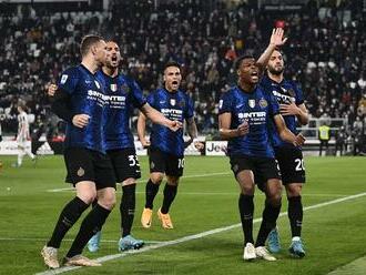 Škriniarov Inter vyhral v derby Série A: Neapol s Lobotkom sa dotiahol na AC Miláno