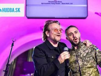 VIDEO: Bono a The Edge z U2 odohrali neohlásený minikoncert v kyjevskom metre