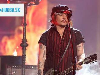 Johnny Depp v nedeľu vystúpil na koncerte Jeffa Becka v Sheffielde