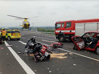 Hydraulické vyprošťovací zařízení museli hasiči použít u obce Orel na Chrudimsku. Došlo zde ke…