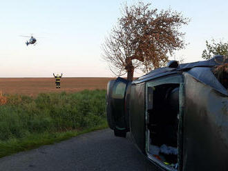 U Višňové na Příbramsku havaroval osobní automobil, převrátil se na bok