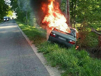 Hasiči likvidovali požár osobního automobilu po dopravní nehodě v Březině. K události byla vyslána…