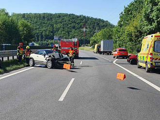 Na výpadovce z Brna jel řidič protisměrem, cestu k nehodě zkomplikovalo několik řidičů v záchranářské u­ličce