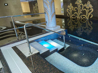 Spa Hotel IRIS **** priamo v centre s neobmedzeným wellness, bazénom, procedúrami a polpenziou.