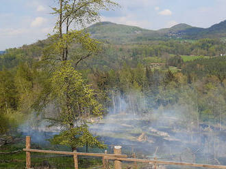 Hasiči ze stanic Děčín a Česká Kamenice a dobrovolní hasiči obcí Česká Kamenice, Markvartice, Horní…