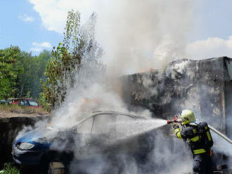 K požáru odstavených autovraků došlo v ulici Košická nedaleko stanice HZS Liberec. Hasičům se…