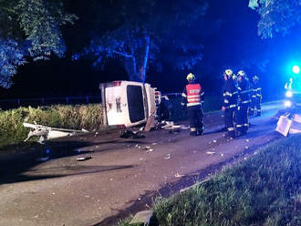 Náraz dodávky do stromu u Kladrub nad Labem skončil tragicky