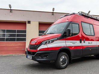 Dopravní automobil Iveco Daily vyrobila pro hasiče z Vysokého Mýta firma THT Polička