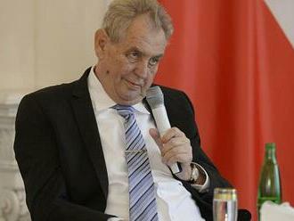 Útok na Ukrajinu zničí Rusko ekonomicky, politicky i reputačně, míní Zeman