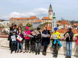 OBRAZEM: Pohoda, pěkné počasí a plno zábavy. Lidé si Kouzelný Krumlov užili