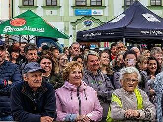 OBRAZEM: Šumavou burácí motory silných aut. Klatovy hostí další ročník rallye