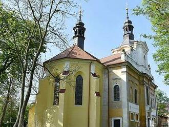 Kostely jsou z nejhoršího venku. Práce je ale stále dost, zní z liběšické fary