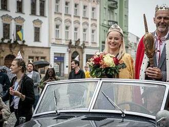 Olomoucký majáles korunoval krále a královnu ze StarDance. Program je nabitý