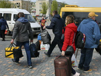 Dva evakuačné autobusy z ukrajinského mesta Popasna sa ocitli pod ruským útokom a sú nezvestné