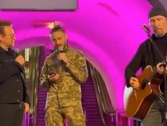 Zelenskyj pozval MEGAÚSPEŠNÚ skupinu a prišiel ŠOK: Koncert U2 v kyjevskom metre! VIDEO