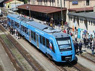 FOTO: Po Slovensku premáva prvý VODÍKOVÝ vlak: Kde všade ho môžete vidieť?