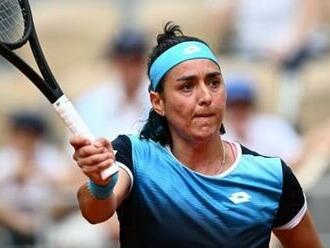 French Open: Ons Jabeur beaten in first round by Magda Linette